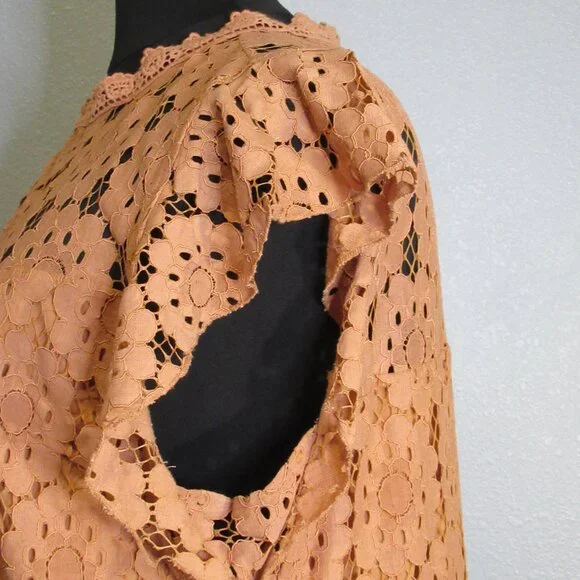 Lace Dress - Picture 4 of 7